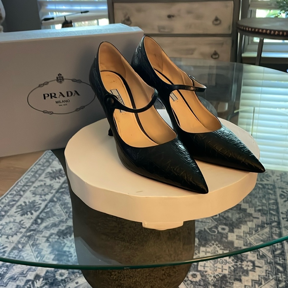 Prada slightly worn and well cared for heels